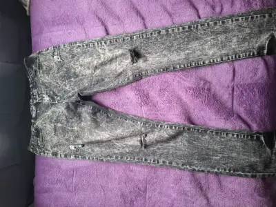 Jeans desgastados para hombre en buen estado - miniatura 2