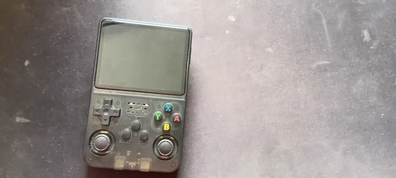 Consola de Juegos Portátil Modelo R3S5 - 2