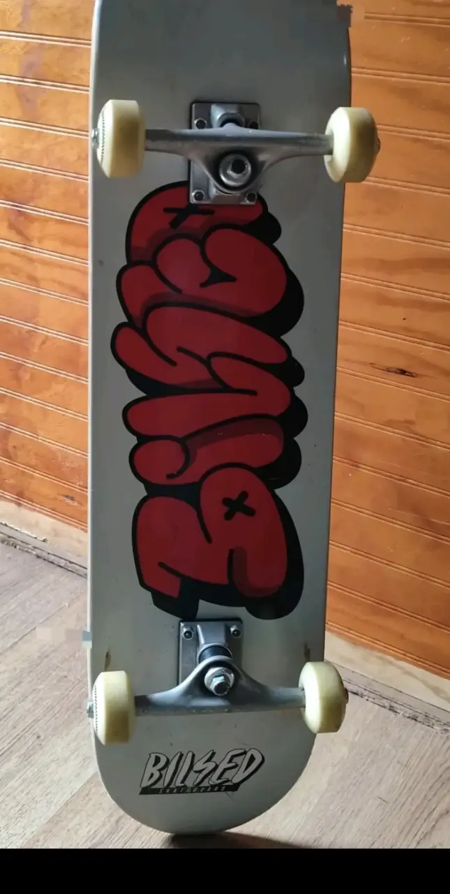 Skateboard Bilked con diseño gráfico - 1