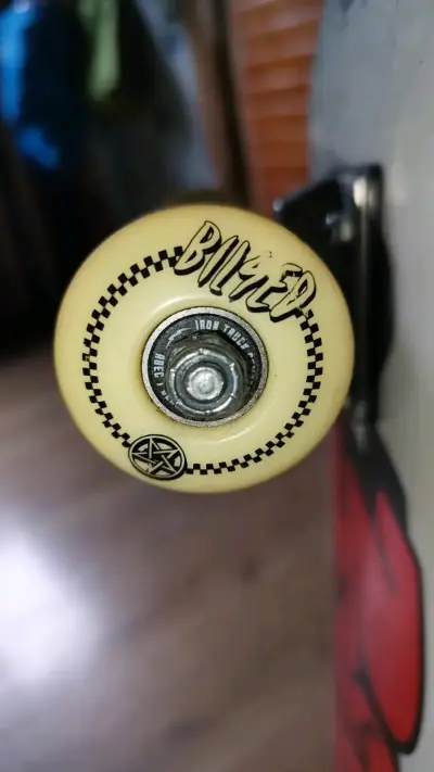 Skateboard Bilked con diseño gráfico - miniatura 2