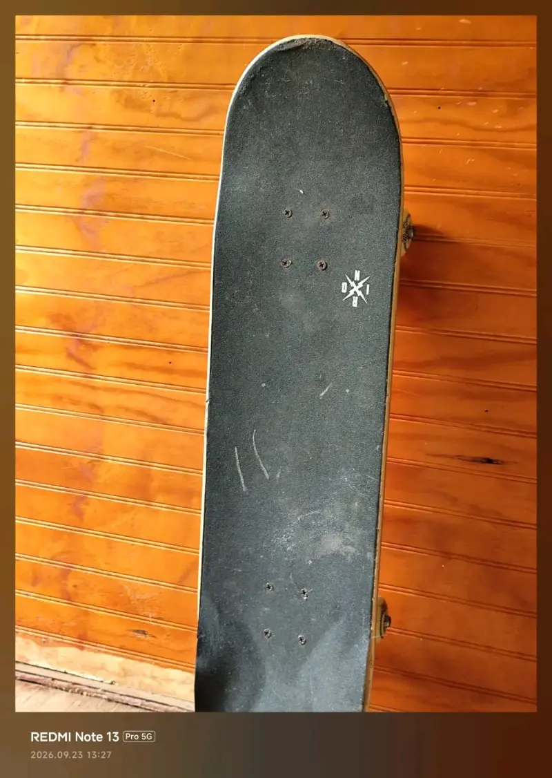 Skateboard Bilked con diseño gráfico - 3