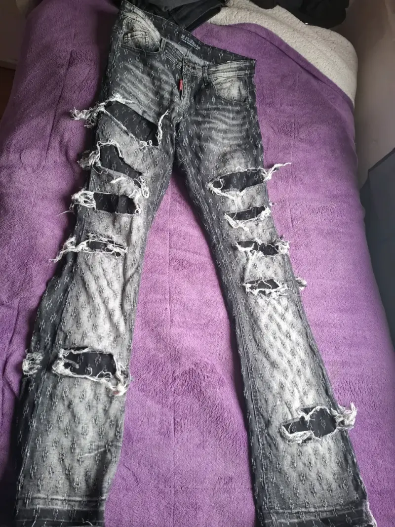 Jeans rasgados estilo desgastado para hombre