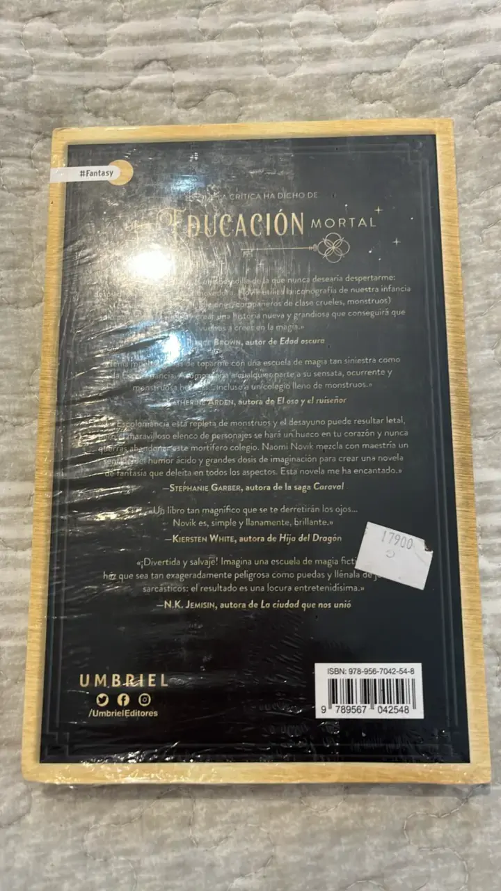 Libro 'Una Educación Mortal' de Naomi Novik - 2