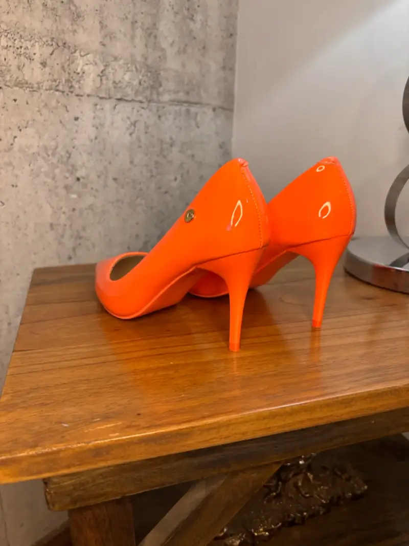 Tacones de charol naranja brillante para mujer - 2