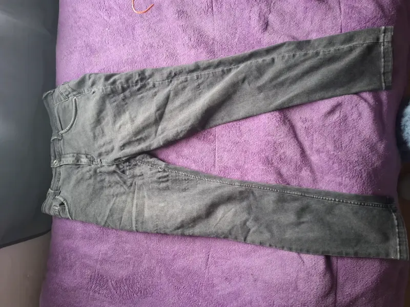 Jeans gris oscuro para hombre en buen estado - 2
