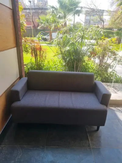 Sofá de Tela Gris para Sala de Estar - miniatura 1