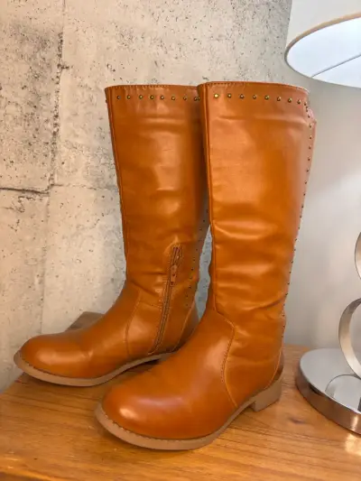 Botas largas marrón con tachas - miniatura 2