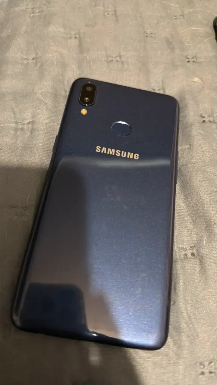 Smartphone Samsung Galaxy A20 azul en buen estado - 2