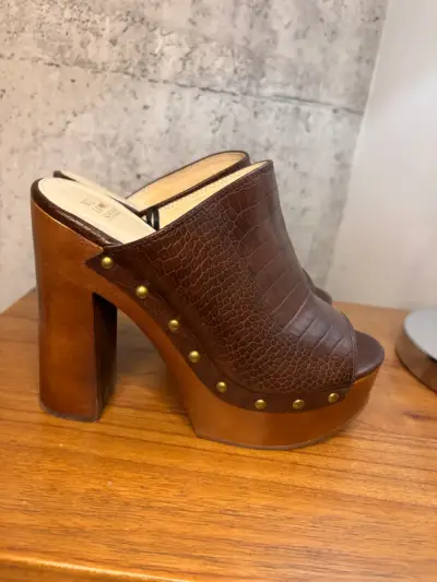 Zuecos de cuero marrón con plataforma alta - miniatura 1