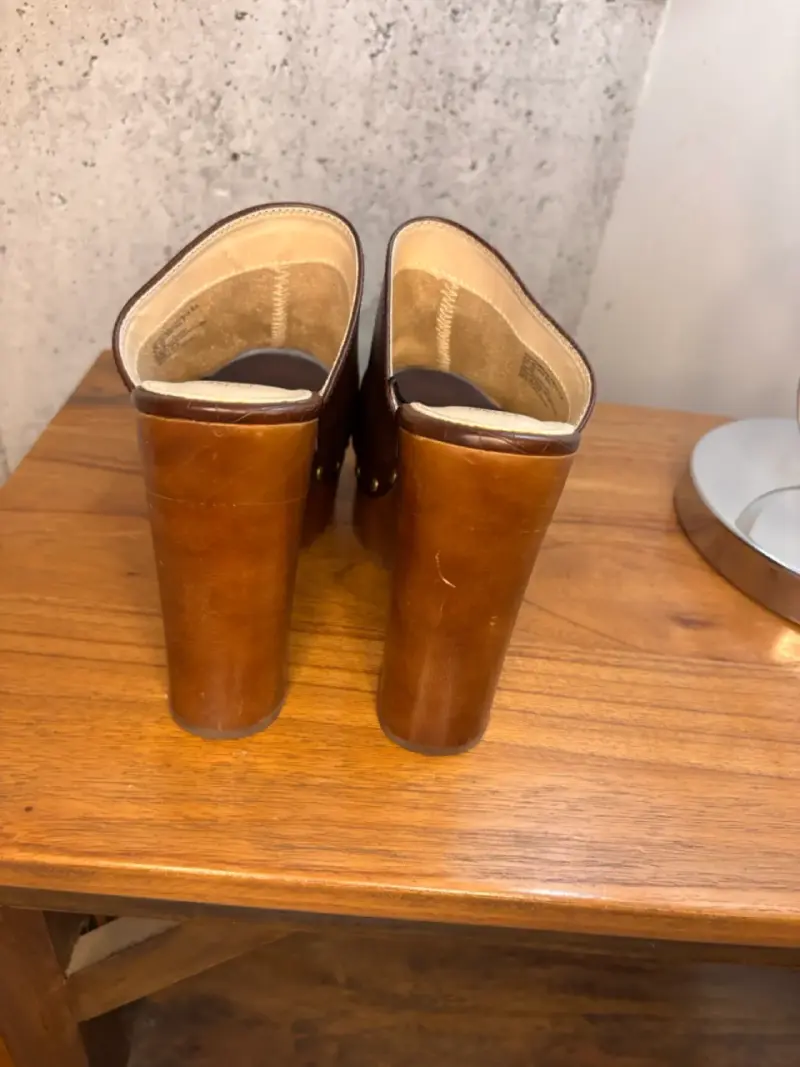 Zuecos de cuero marrón con plataforma alta - 2