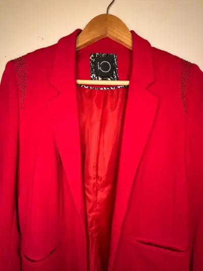 Blazer rojo con detalles de strass - miniatura 2