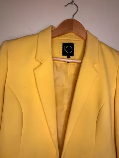 Blazer amarillo para mujer elegante - miniatura 3
