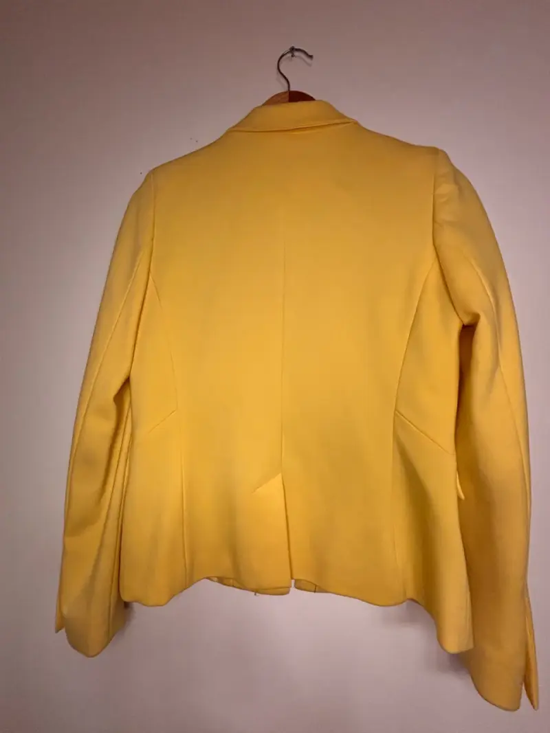 Blazer amarillo para mujer elegante - 4