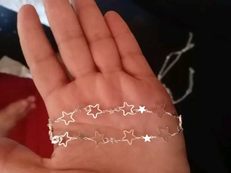 Pulsera de plata con diseño de estrellas - 1