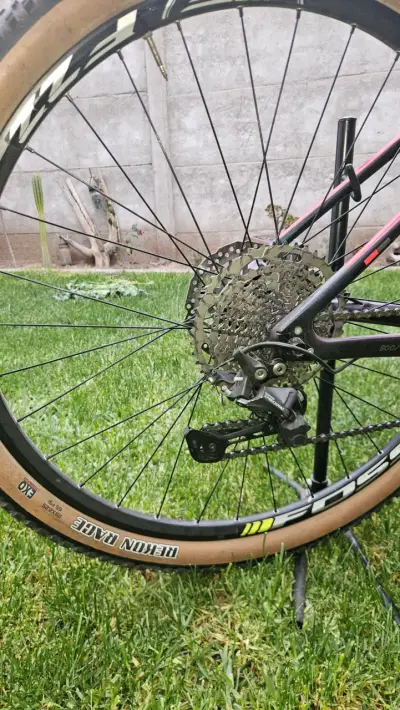 Bicicleta de Montaña con Suspensión RockShox - miniatura 2