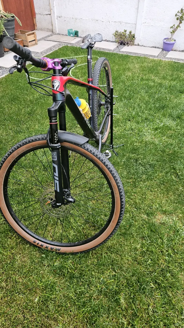 Bicicleta de Montaña con Suspensión RockShox - 4