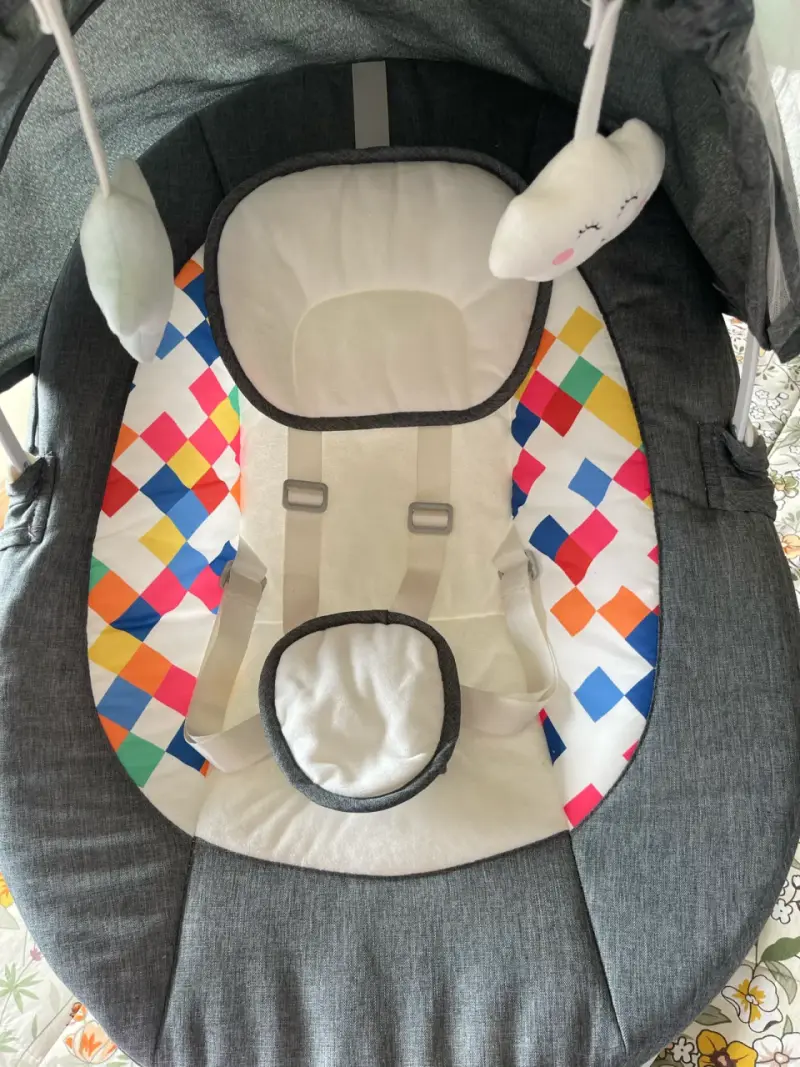 Silla mecedora para bebé con dosel y juguetes - 2