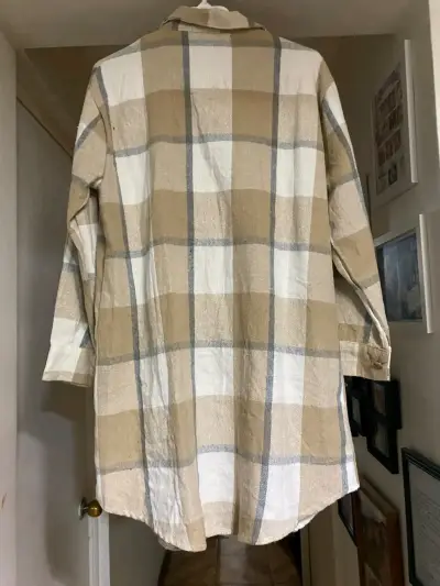 Abrigo de cuadros beige y blanco para mujer - miniatura 3