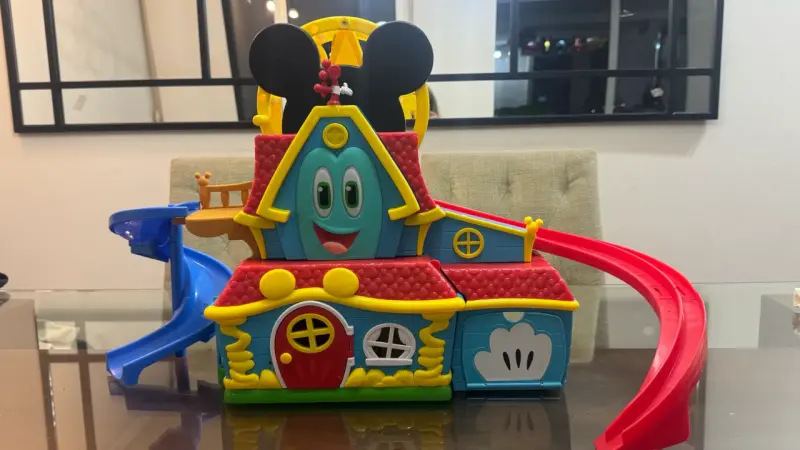 Casa de juegos infantil de Mickey Mouse con figuras - 1