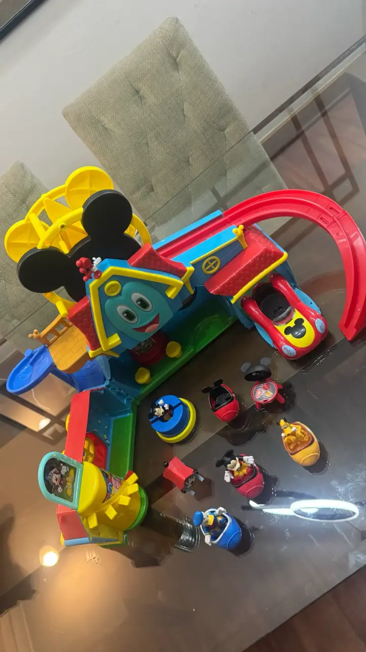 Casa de juegos infantil de Mickey Mouse con figuras - 2