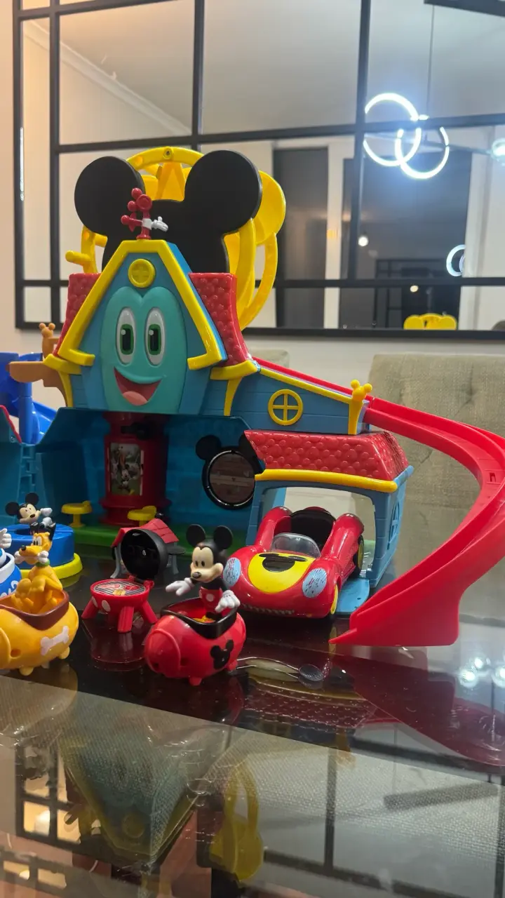 Casa de juegos infantil de Mickey Mouse con figuras - 4