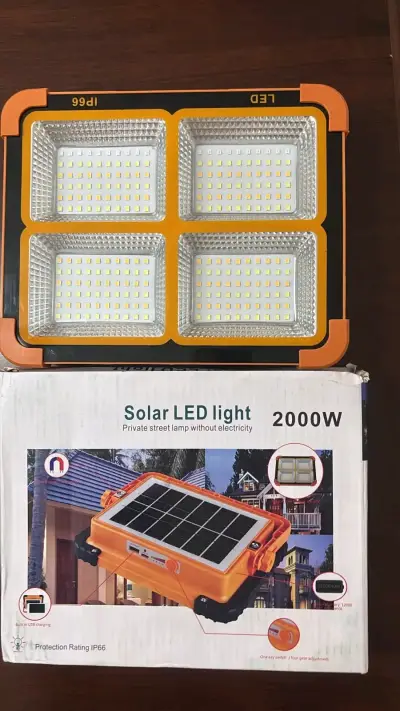 Luz LED solar 2000W para exteriores - miniatura 1