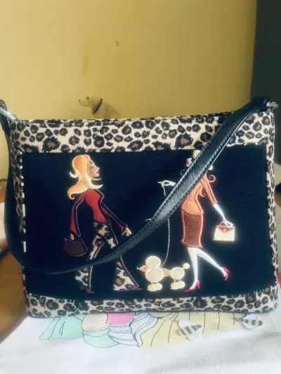 Cartera de hombr con diseño de leopardo y figuras - miniatura 1