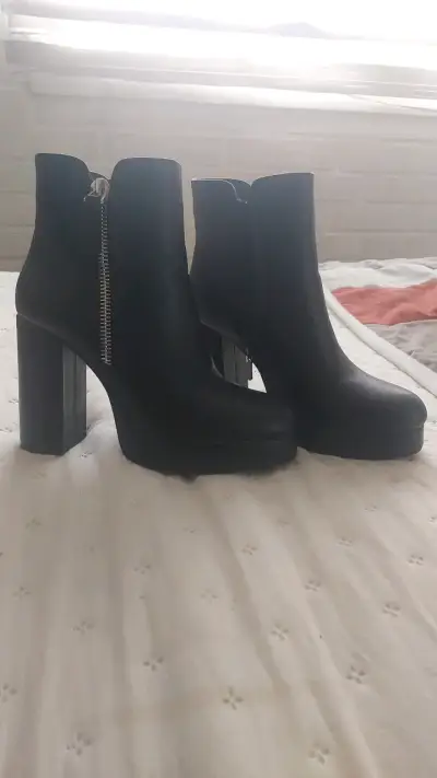 Botines de tacón alto negros con cierre lateral - miniatura 2