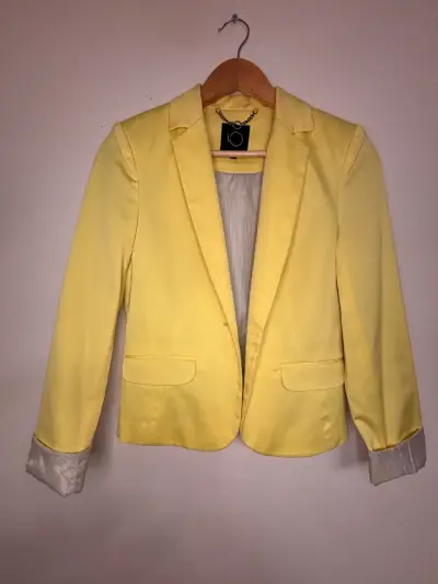 Blazer amarillo para mujer elegante - miniatura 3
