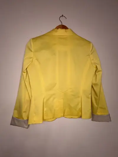 Blazer amarillo para mujer elegante - miniatura 4