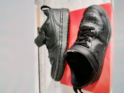 Zapatillas negras para niños con velcro - miniatura 1