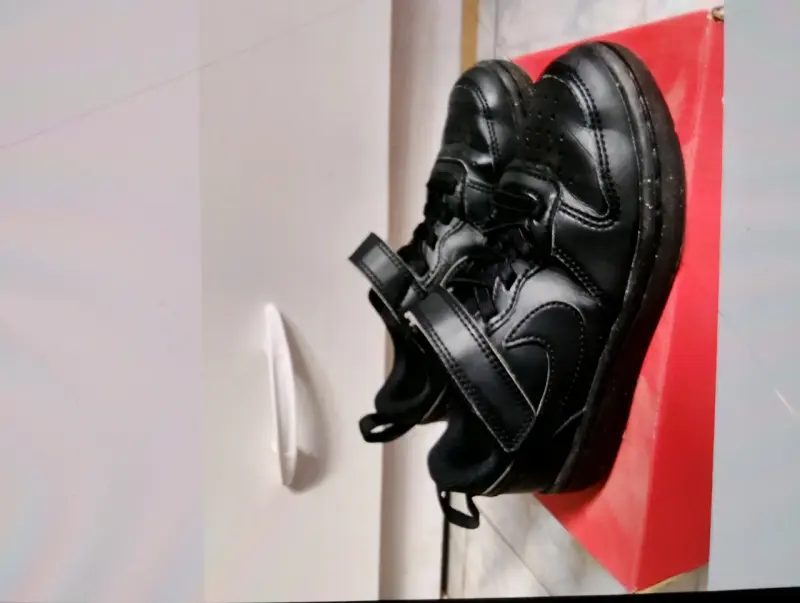 Zapatillas negras para niños con velcro - 2