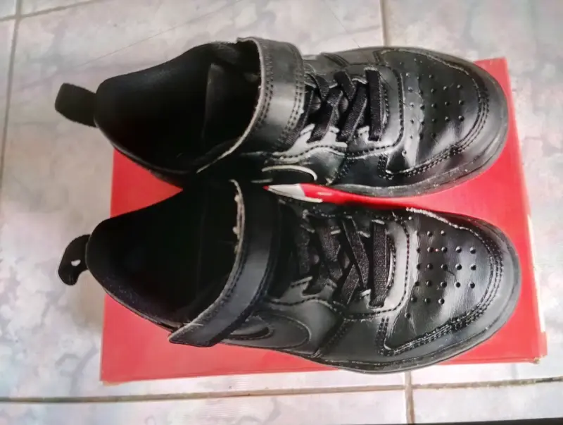 Zapatillas negras para niños con velcro - 3