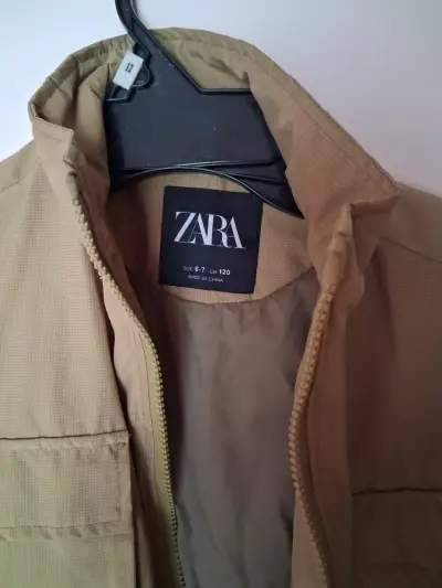 Chaqueta beige para niño Zara talla 6-7 - miniatura 1