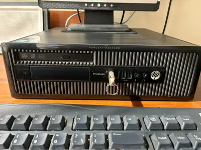 Computador de Escritorio HP ProDesk con Monitor - miniatura 1
