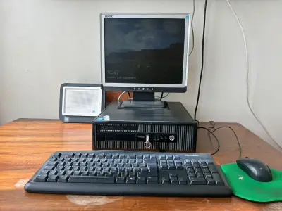Computador de Escritorio HP ProDesk con Monitor - miniatura 2