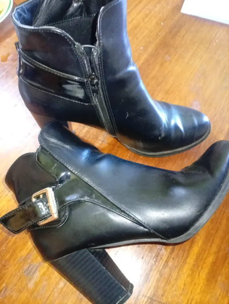Botines de cuero negro con tacón alto - 1