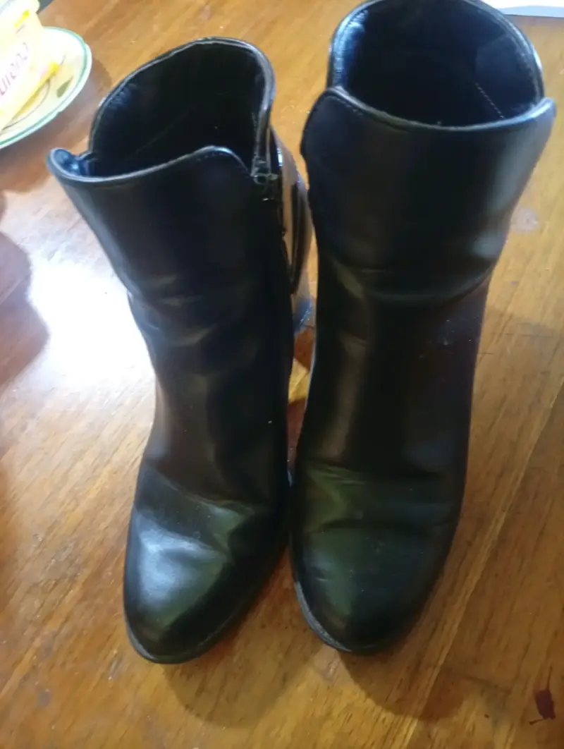 Botines de cuero negro con tacón alto - 2