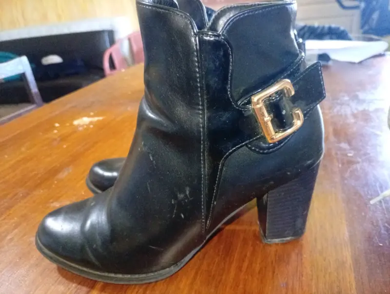 Botines de cuero negro con tacón alto - 3