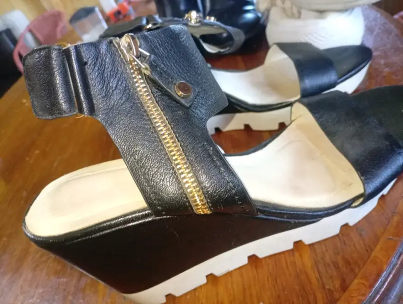Botines de cuero negro con tacón alto - 5