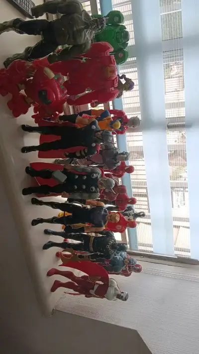 Figuras de acción de superhéroes colección - miniatura 1