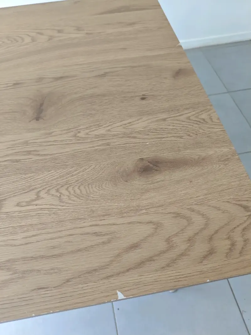 Mesa de comedor moderna de madera clara - 4