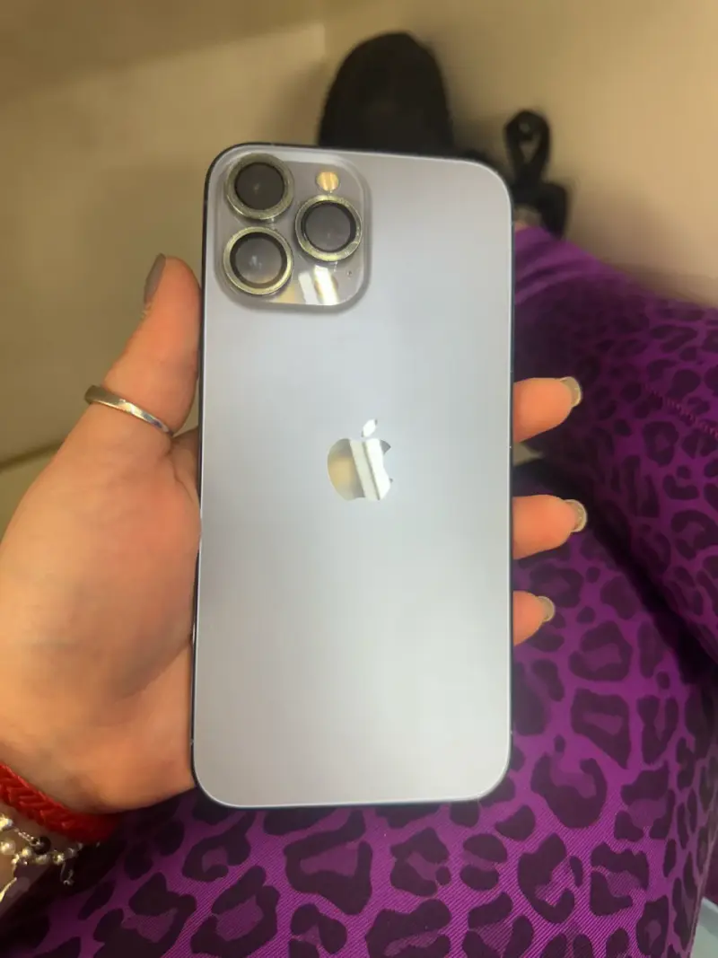 iPhone 13 Pro Max en excelente estado - 4