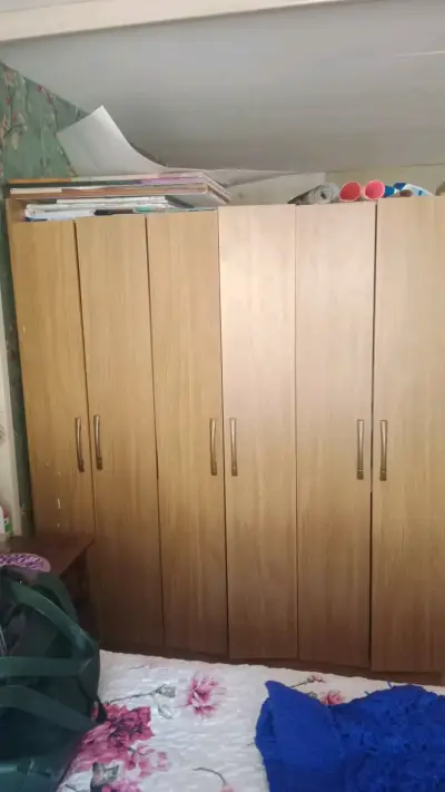 Armario de madera con múltiples puertas - miniatura 2