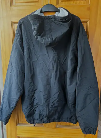 Cortaviento negro JanSport con capucha - miniatura 2