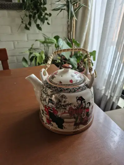Tetera de cerámica con diseño oriental - miniatura 1