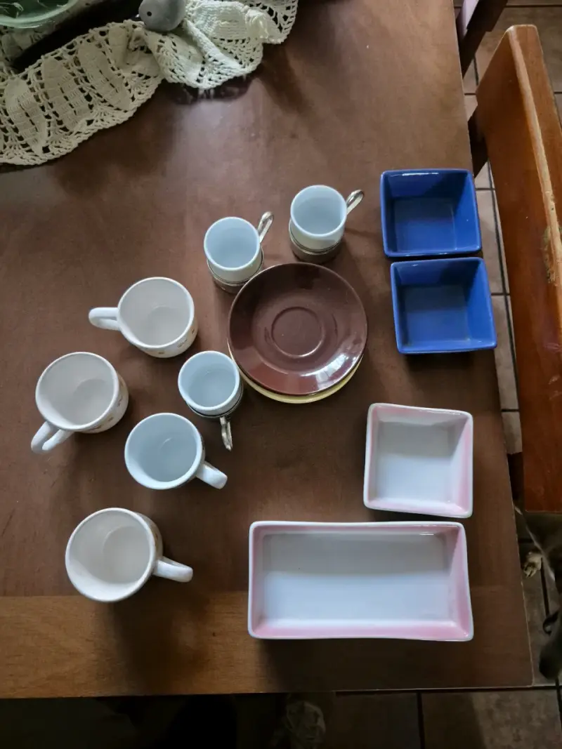 Juego de tazas y platos de cerámica multicolor - 2