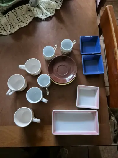 Juego de tazas y platos de cerámica multicolor - miniatura 2