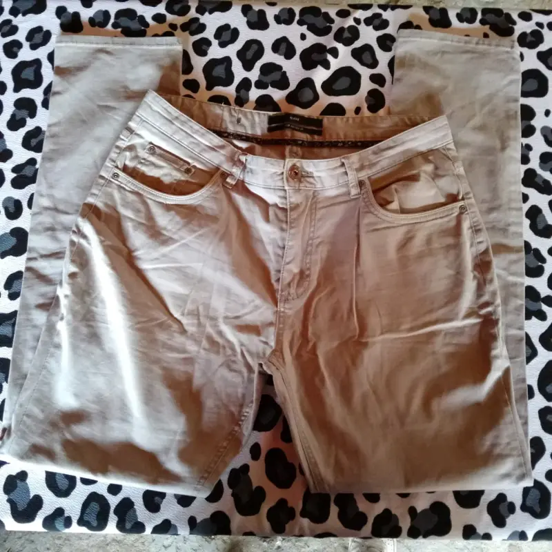Jeans Zara con rayas laterales rojas - 5