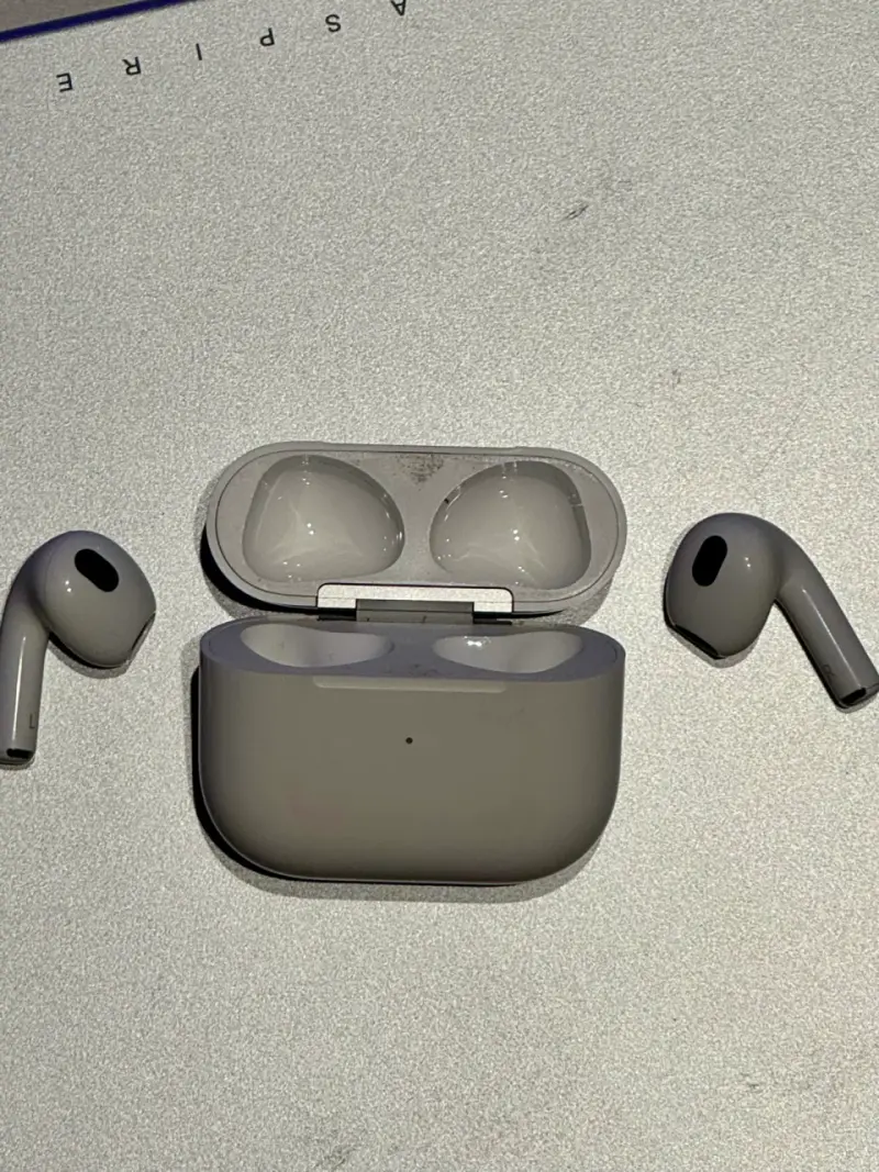 AirPods 3ra Generación Apple - 3